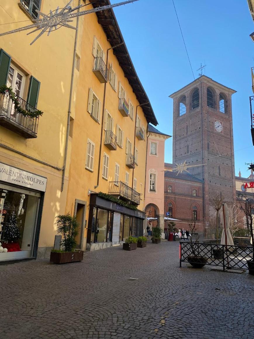 Maschera Di Ferro Appartamento In Centro Storico Pinerolo Exterior photo